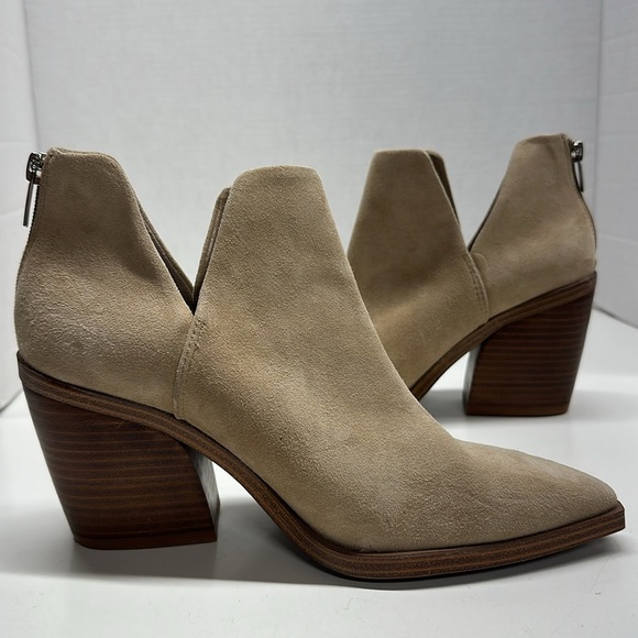 Vince Camuto Gidgeta Bootie High Heeled Ankle Boot Shoe Suede Tan Brown Size 9.5 - Picture 1 of 9